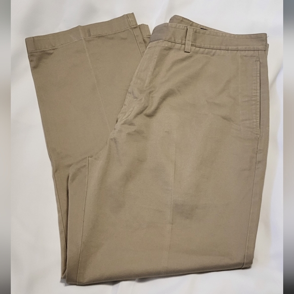 Cremieux Men's Khaki Relaxed Fit/Straight Leg Pants Size 36X30 EUC - Picture 4 of 9